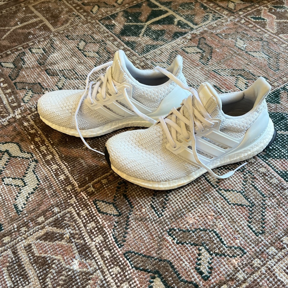 Adidas Ultra Boost women’s 7.5 / men’s 6.5